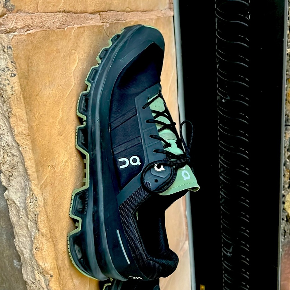 On cloud , men’s shoe